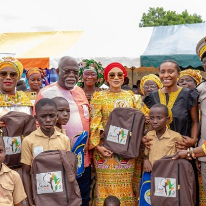 Don-de-plus-de-200-kits-scolaires-aux-eleves-de-huit-localites-du-departement-de-Fresco